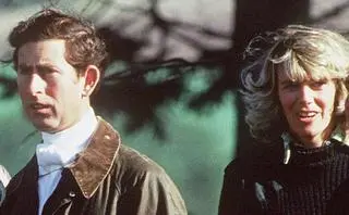 Karol III w młodości podczas pierwszego spotkania z Camillą Parker -Bowles