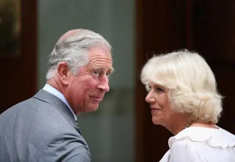 Król Karol III sprzeciwi się woli matki? Camilla Parker Bowles nie chce być tylko "królową małżonką"