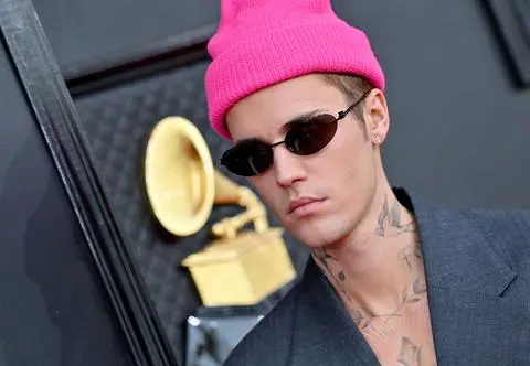 Justin Bieber ma sparaliżowane pół twarzy. Musiał odwołać koncerty