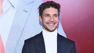 Mikołaj Roznerski szczerze na temat relacji z kobietami. Czy uznaje seks na pierwszej randce?