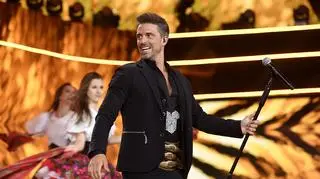 Staszek Karpiel-Bułecka dostał krowę na urodziny. Filmik rozbawi was do łez