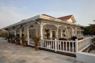 "Hotel Paradise 7". Willa uczestników