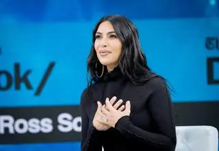 Kim Kardashian zniszczyła suknię Marilyn Monroe? W sieci pojawiły się zdjęcia