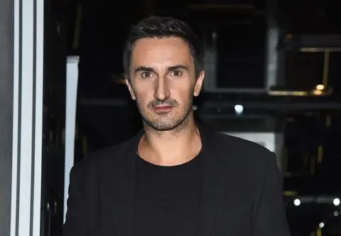Sebastian Karpiel-Bułecka o powrocie nerwicy po śmierci ojca. "Życie niesie przykre niespodzianki"