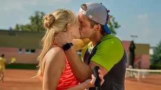 "Na Wspólnej", odcinek 3740. Monika i Bruno poddają się chwili namiętności. Czy prawda wyjdzie na jaw?