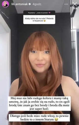 Lili Antoniak w rudych włosach