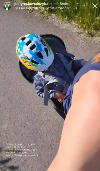 Justyna Kowalczyk z synem na wycieczce rowerowej