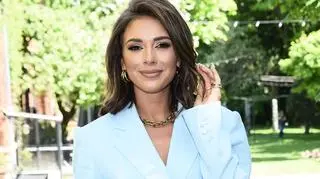 Klaudia Halejcio pokazała sypialnię. Śnieżnobiałe wnętrze w stylu glamour i witryna na buty