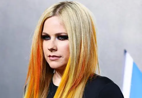 Avril Lavigne odwołała zaręczyny i nie poinformowała narzeczonego? "Dla niego to jest news"
