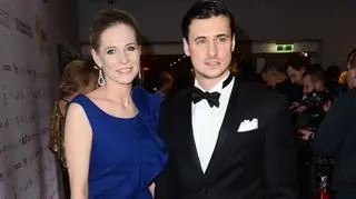 Wybrali się razem na pielgrzymkę, a miłość pojawiła się w teatrze. Kim jest żona Mateusza Damięckiego? Oto historia ich związku