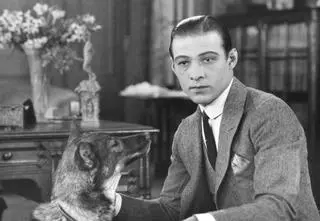 Rudolph Valentino był bożyszczem kobiet. 6 niezwykłych ciekawostek o pierwszym królu Hollywood