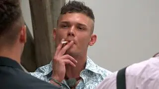 "Hotel Paradise 5". Zachowanie Konrada oburzyło uczestników. "Nie mów tak agresywnie"