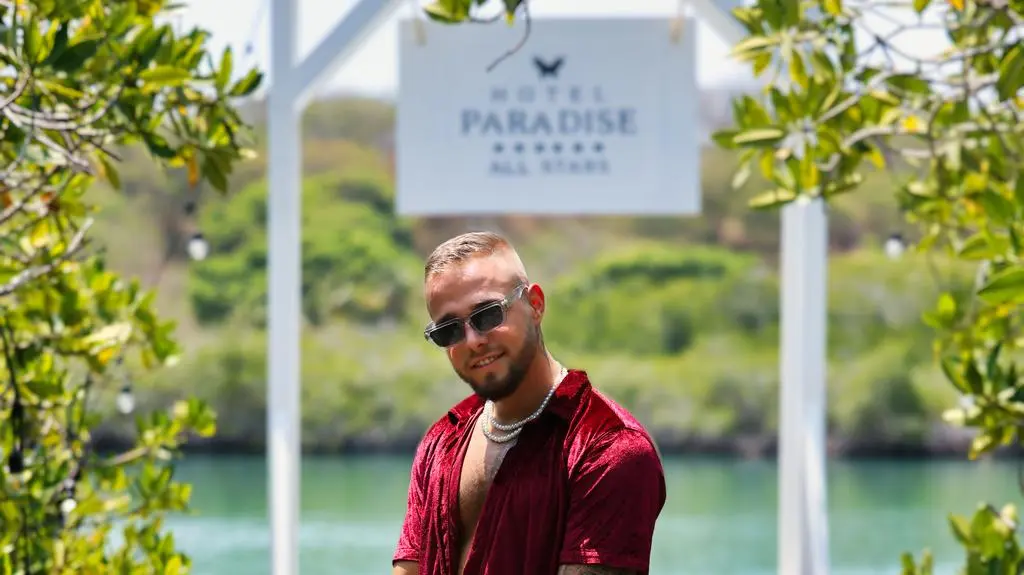 "Hotel Paradise All Stars". Łukasz Książkiewicz, czyli Blondino Lationo