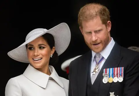 Meghan Markle i książę Harry wybuczani przez poddanych. Tłum był wściekły