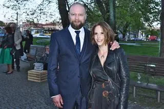 Premiera filmu "Fucking Bornholm". Odmieniony Maciej Stuhr pozuje z żoną