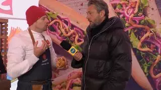 Francuski hot-dog Sebastiana Olmy. Z gruszką i karmelizowaną cebulką smakuje wyjątkowo