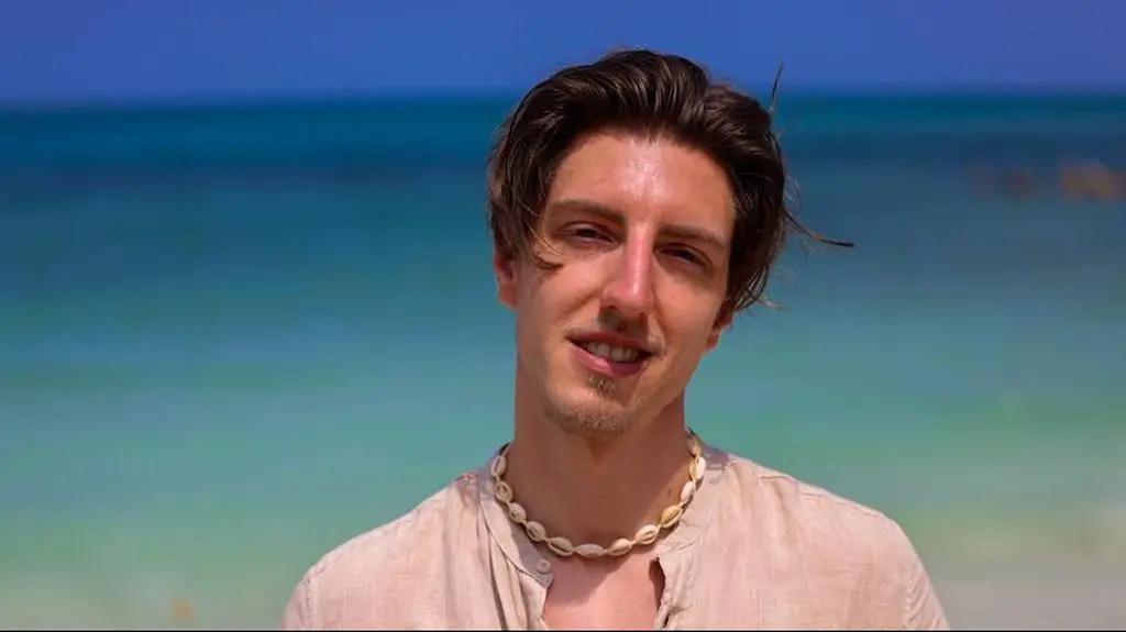 Patryk Reinholtz z "Hotel Paradise 7"