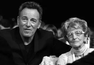 Adele Springsteen nie żyje. Wybitny artysta Bruce Springsteen pogrążony w żałobie