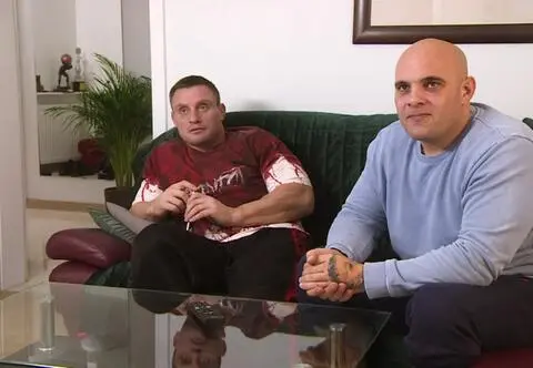 Dominik Abus z "Gogglebox. Przed telewizorem" pokazał stare zdjęcie. Jak kiedyś wyglądał?