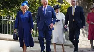 Rodzina królewska w drodze na mszę wielkanocną