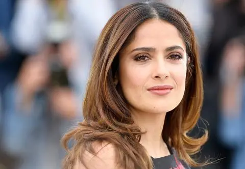 Salma Hayek była "uciekającą panną młodą". Oto historia jej związków