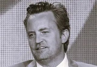 Ujawniono przyczynę śmierci Matthew Perry'ego. Zaskakujące wieści