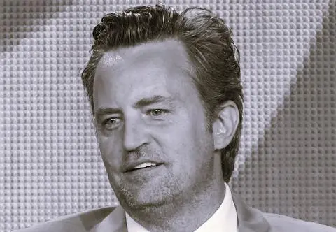 Ujawniono przyczynę śmierci Matthew Perry'ego. Zaskakujące wieści