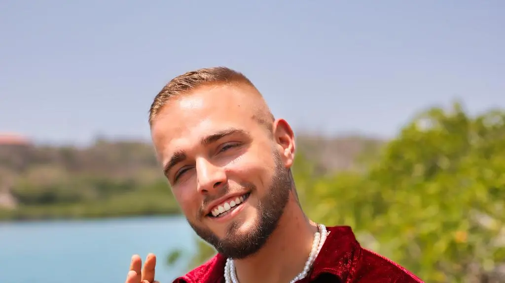 "Hotel Paradise All Stars". Łukasz Książkiewicz, czyli Blondino Lationo