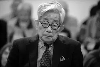 Kenzaburo Oe nie żyje