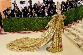 Met Gala. Sarah Jessica Parker w stroju nawiązującym do religii
