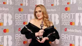 Adele, która wróciła z nowym materiałem po sześciu latach, zdobyła trzy statuetki na gali Brit Awards 2022.