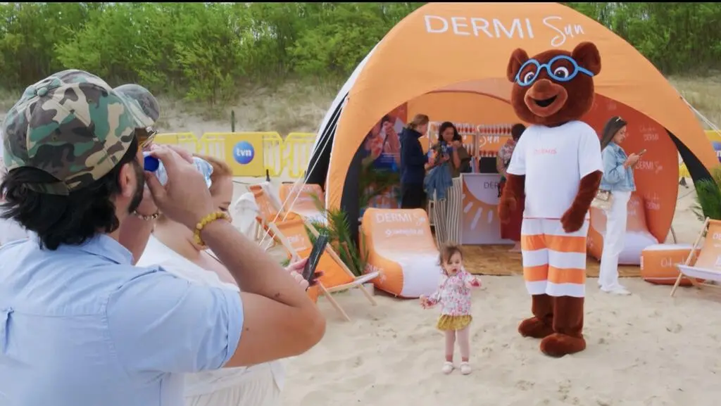 Strefa plażowa z kosmetykami Dermi Sun
