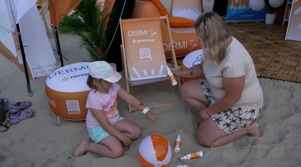 Strefa plażowa z kosmetykami Dermi Sun