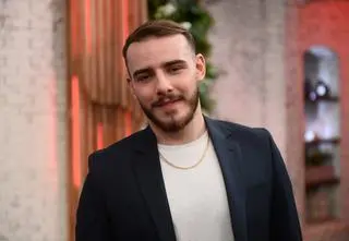 Krystian Ochman w szpitalu. Muzyk ma problemy z gardłem. "Jestem bardzo osłabiony"