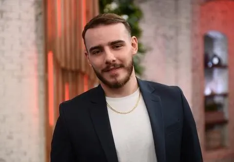 Krystian Ochman w szpitalu. Muzyk ma problemy z gardłem. "Jestem bardzo osłabiony"