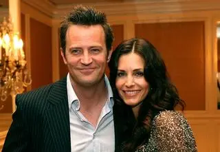 Courteney Cox pierwszy raz wspomina Matthew Perry'ego. Pokazała, jaki był za kulisami serialu