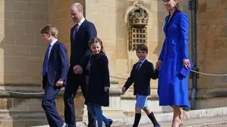 Rodzina królewska w drodze na mszę wielkanocną