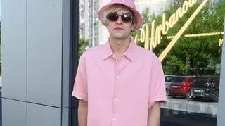 Julia Wieniawa i Nikodem Rozbicki poczuli lato. Aktor postawił na róż