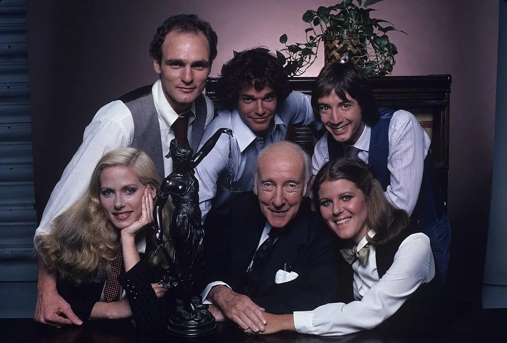 Shelley Smith w sitcomie "The Associates"