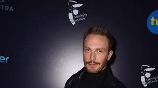 Sławkowi Uniatowskiemu pomogli sąsiedzi. Dom artysty stanął w płomieniach