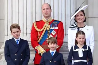 Książę William, księżna Kate oraz ich dzieci na paradzie Trooping The Colour