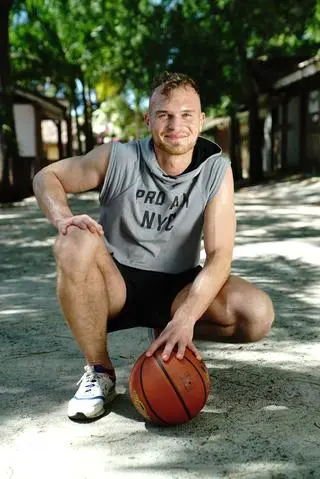 Grzegorz Bartoszek z "Hotelu Paradise"