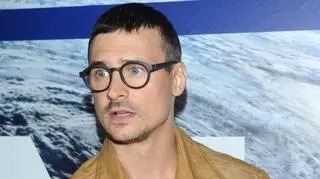 Mateusz Damięcki prawie stracił nos na planie nowego filmu. Teraz powiedział o przykrym incydencie