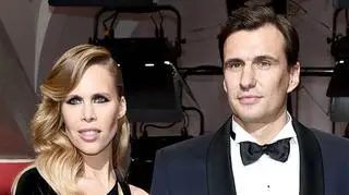 Jarosław Bieniuk na romantycznych zdjęciach z ukochaną. Nie szczędzili sobie czułości