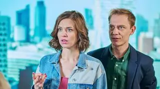 "Na Wspólnej", odcinek 3744. Nowy wróg Romy wkracza do telewizji. Czy prawda wyjdzie na jaw?