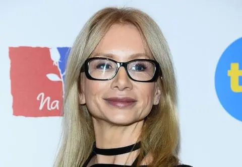 Ewa Gawryluk prezentuje sylwetkę w body i kabaretkach bez retuszu. ""#kobieta50plus"