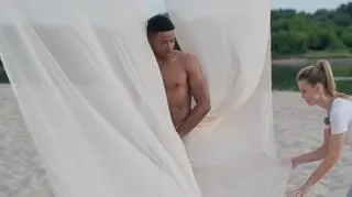 Naga sesja w "Top Model". Adrian miał mały problem