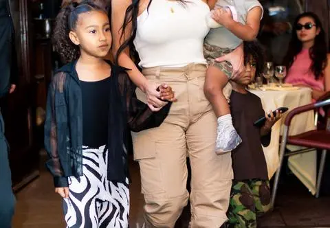 Kim Kardashian o samodzielnym macierzyństwie. "Zdarzają się noce, kiedy płaczę w poduszkę"
