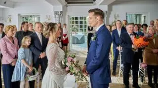 Co się wydarzy w "Na Wspólnej"? Ślub Kasi i Żbika. Na uroczystości pojawi się ich największy wróg 