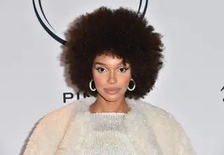 Nicole Akonchong z "TM" znów eksperymentuje. Szalona fryzura to nie wszystko